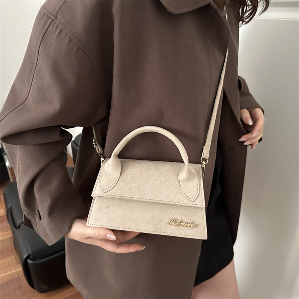 Luxury Bags Jacquemus - Золотая буквенная сумка с логотипом в