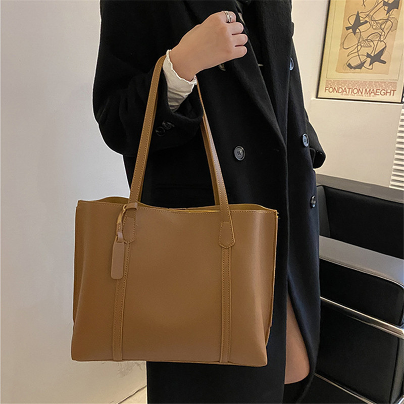 Классическая черная сумка-тоут – обзор и цена Luxury Bags 2026
