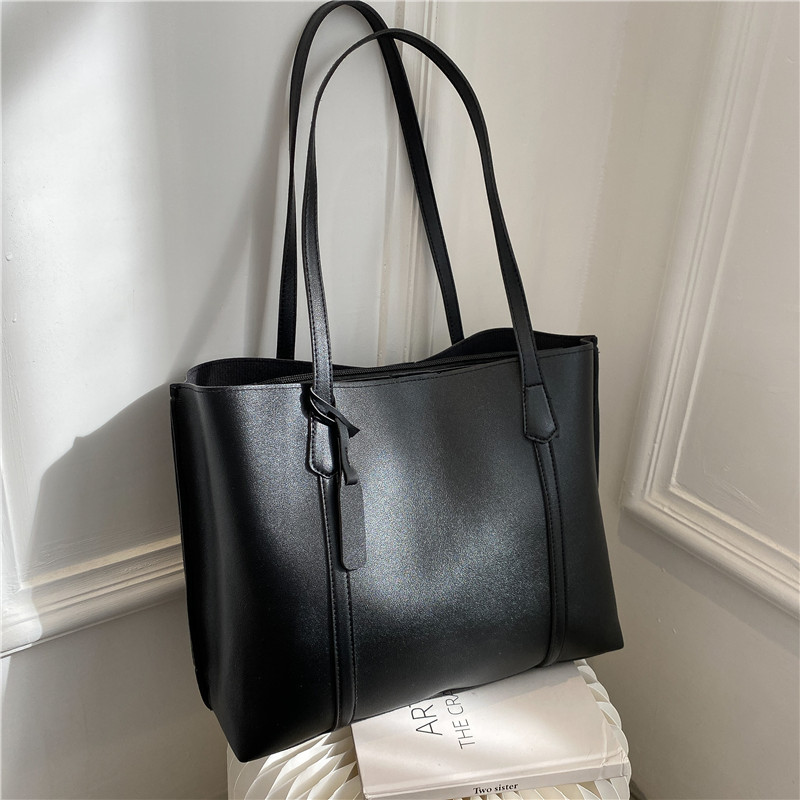Классическая черная сумка-тоут – обзор и цена Luxury Bags 2026
