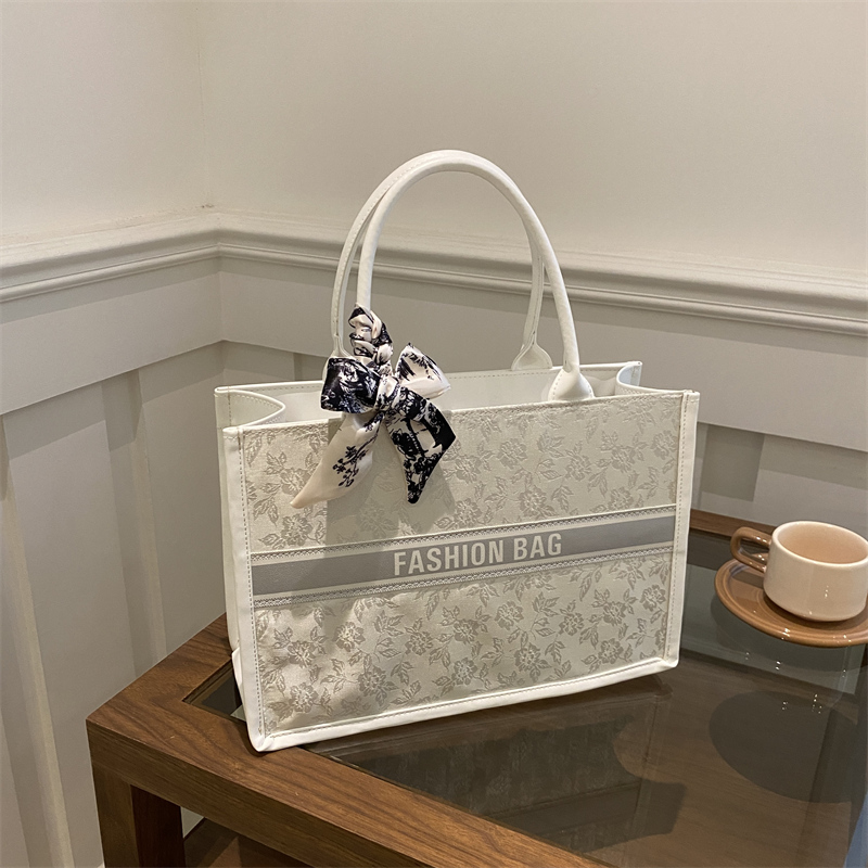 Элегантная женская сумка-тоут  – обзор и цена Luxury Bags Collection