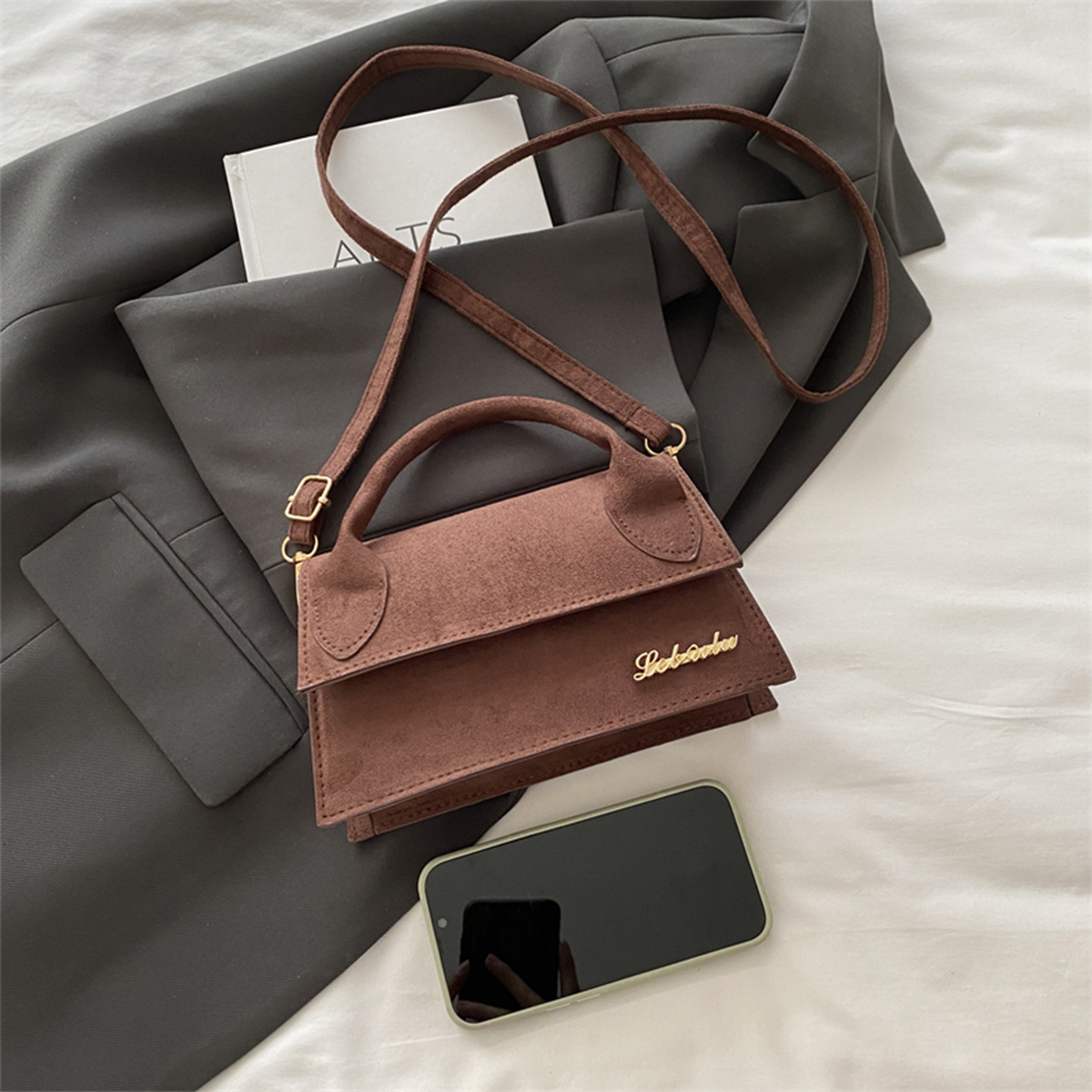 Золотая буквенная сумка с лого – обзор и цена Luxury Bags Jacquemus