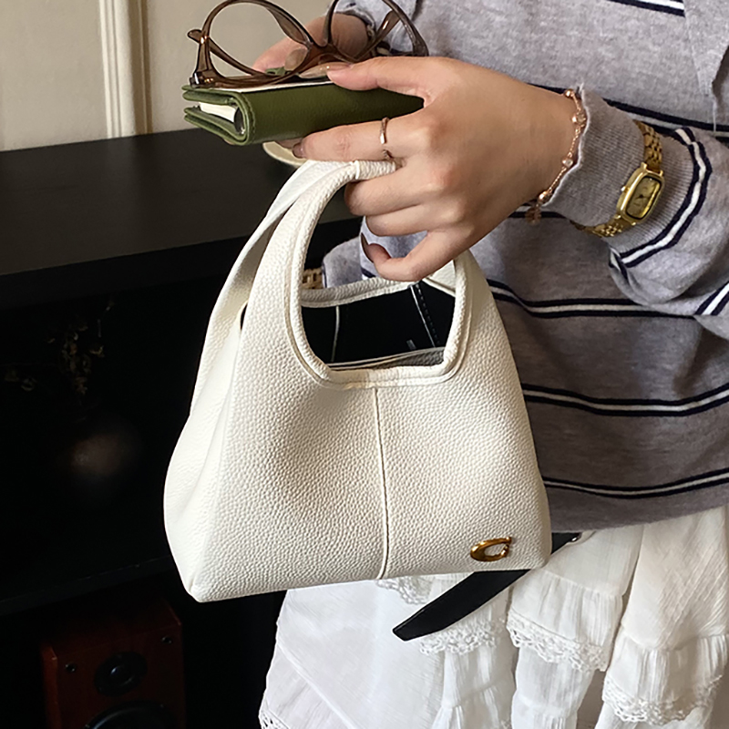 Коричневая замшевая сумка-хобо – обзор и цена Luxury Bags Jacquemus