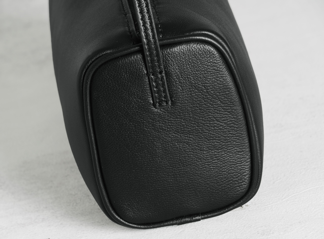 Женская минималистичная кожана – обзор и цена Luxury Bags Quiet