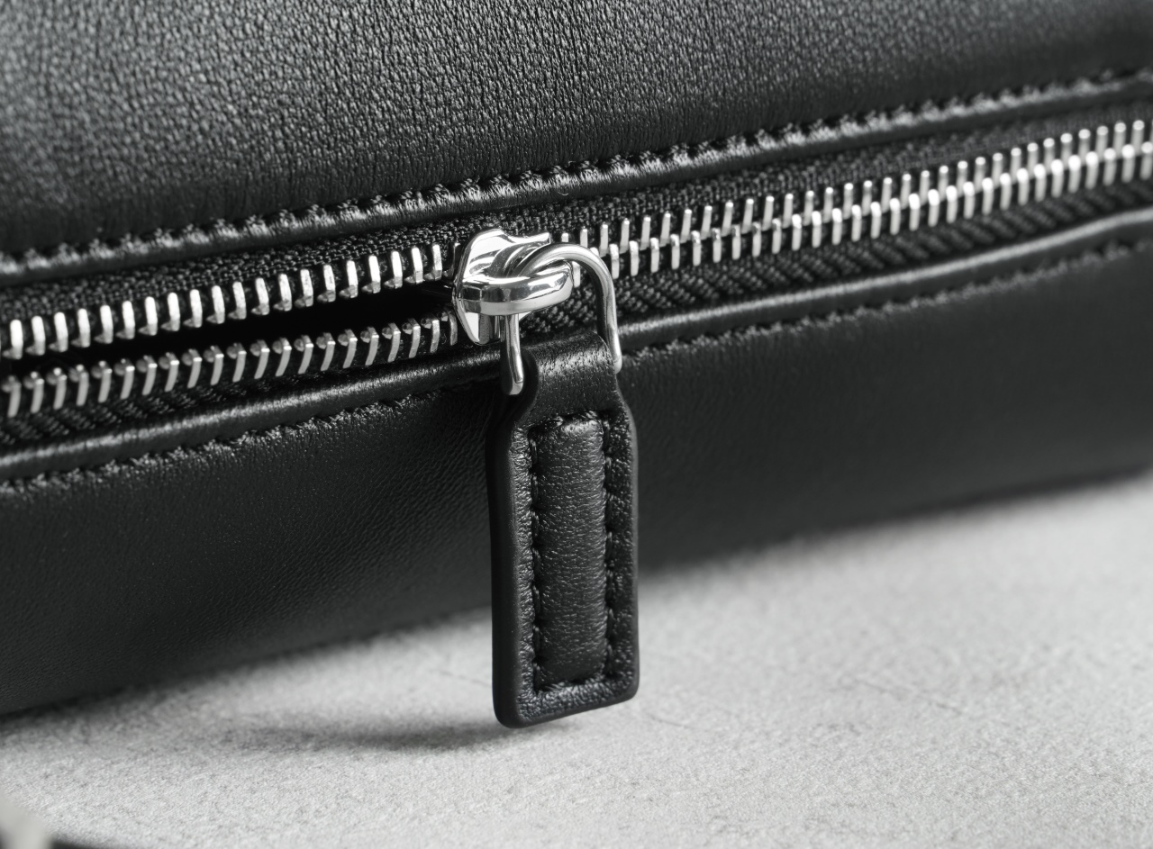 Женская минималистичная кожана – обзор и цена Luxury Bags Quiet